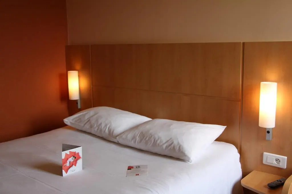 Hotel Ibis Guingamp Coeur De Bretagne Ploumagoar